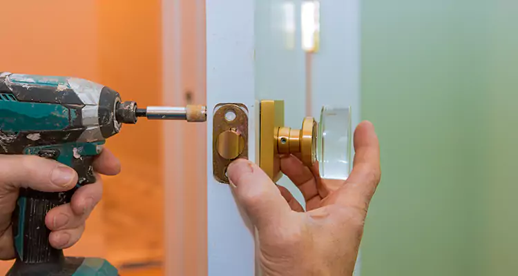 Broken Door Knob Fix in Bartow, FL